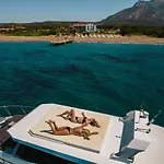 Acroter Hotel