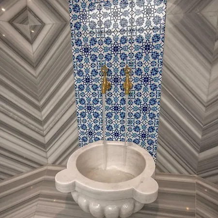 Отель Acroter 4*